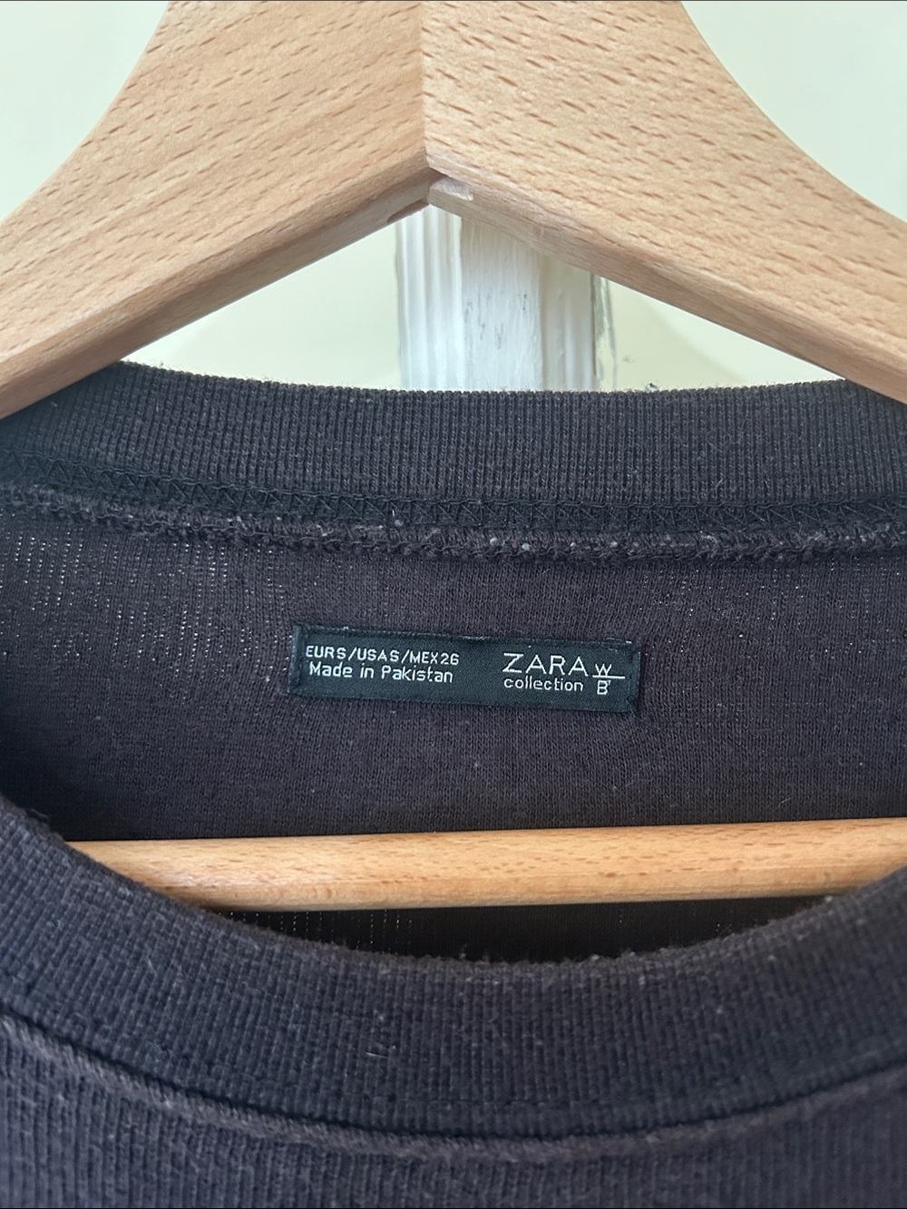 Zara women’s Black Crewneck Sweatshirt with Zip detail, sewn folded cuffs, loose - Picture 2 of 7